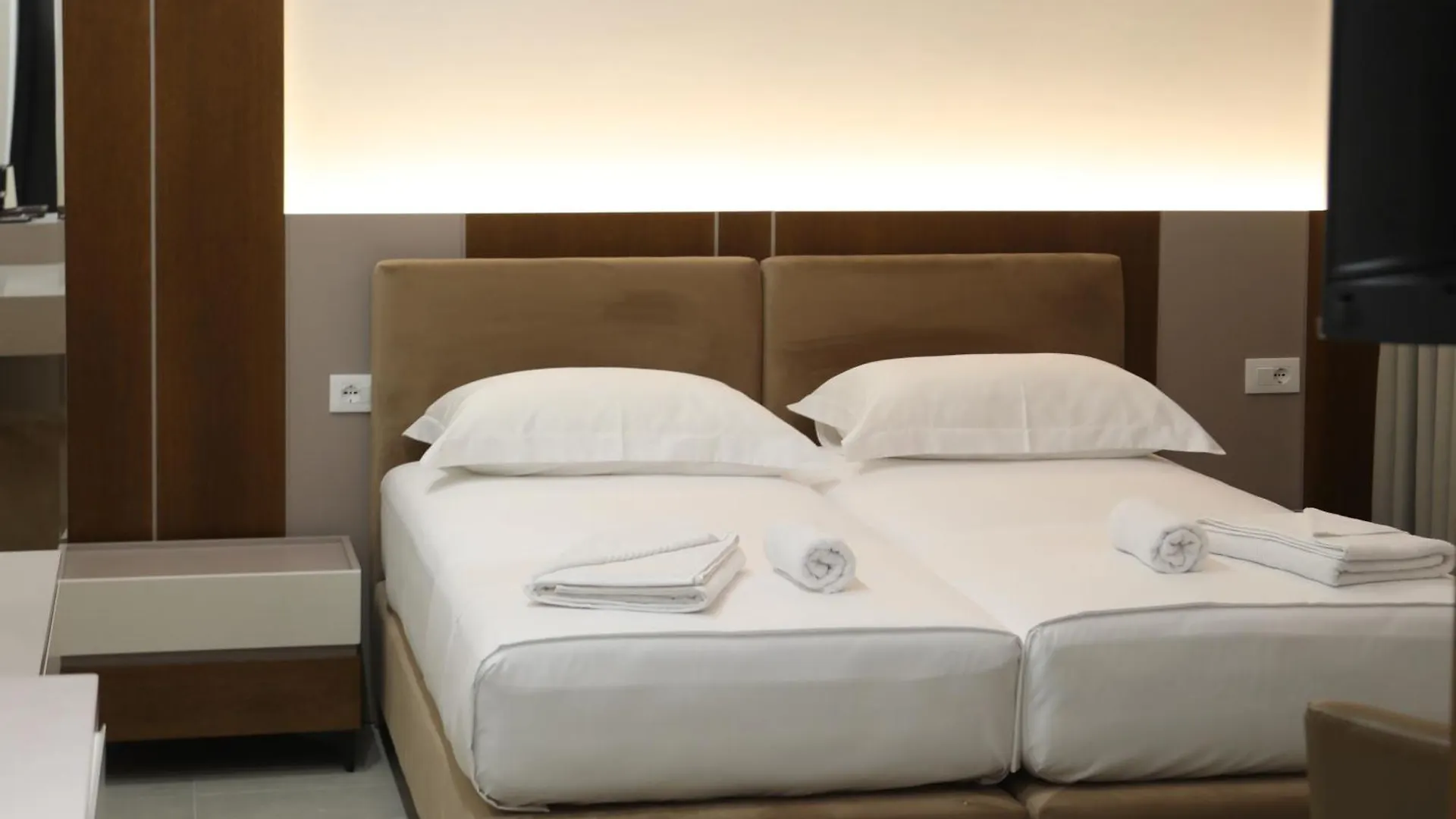 Anchor Luxury Rooms Vlorë 4*,