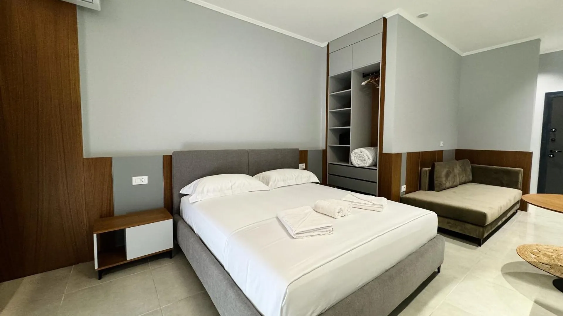 Anchor Luxury Rooms Vlorë 4*,  Albania